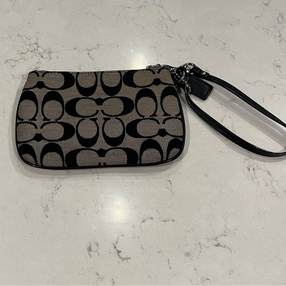 Coach wristlet - Picture 5 of 5